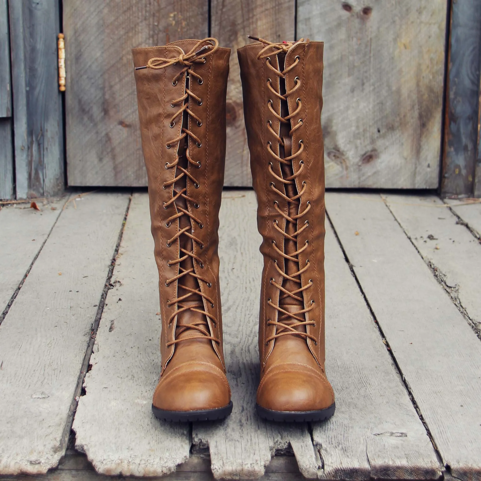 Noble Pine Lace-up Boots