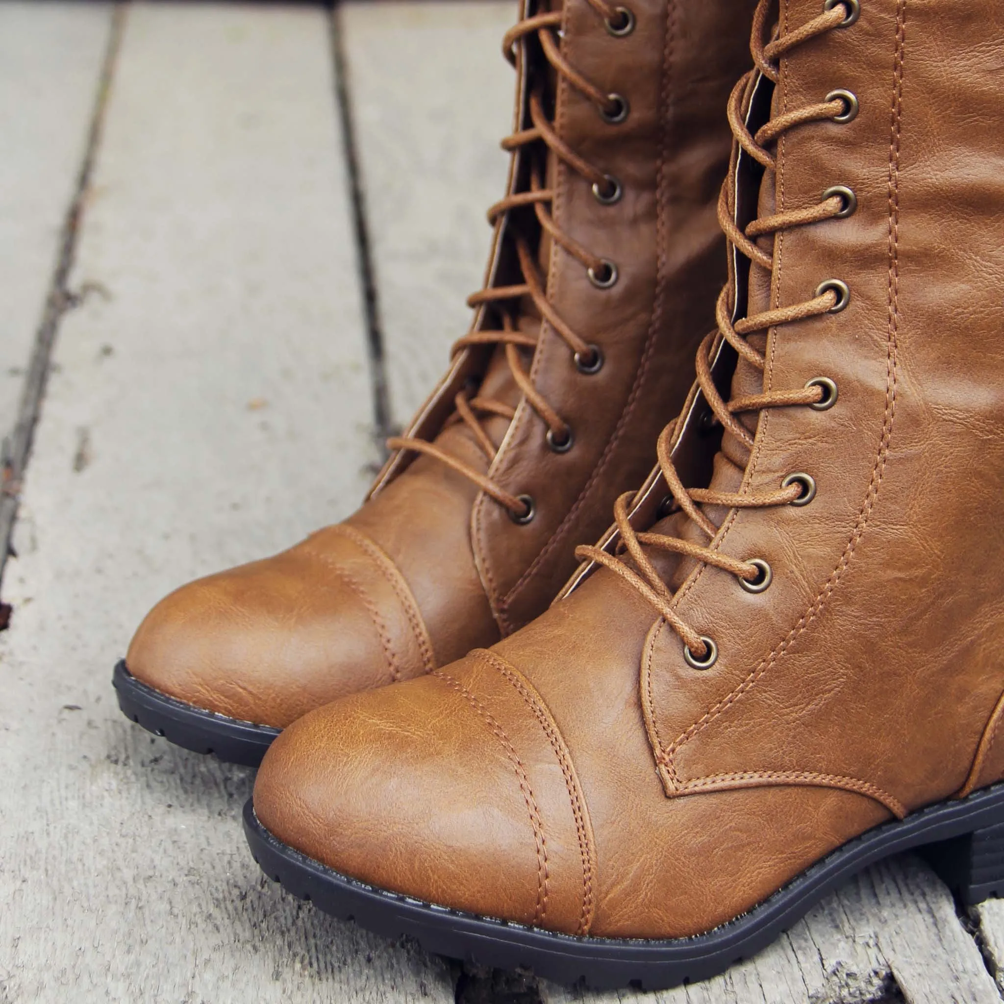 Noble Pine Lace-up Boots