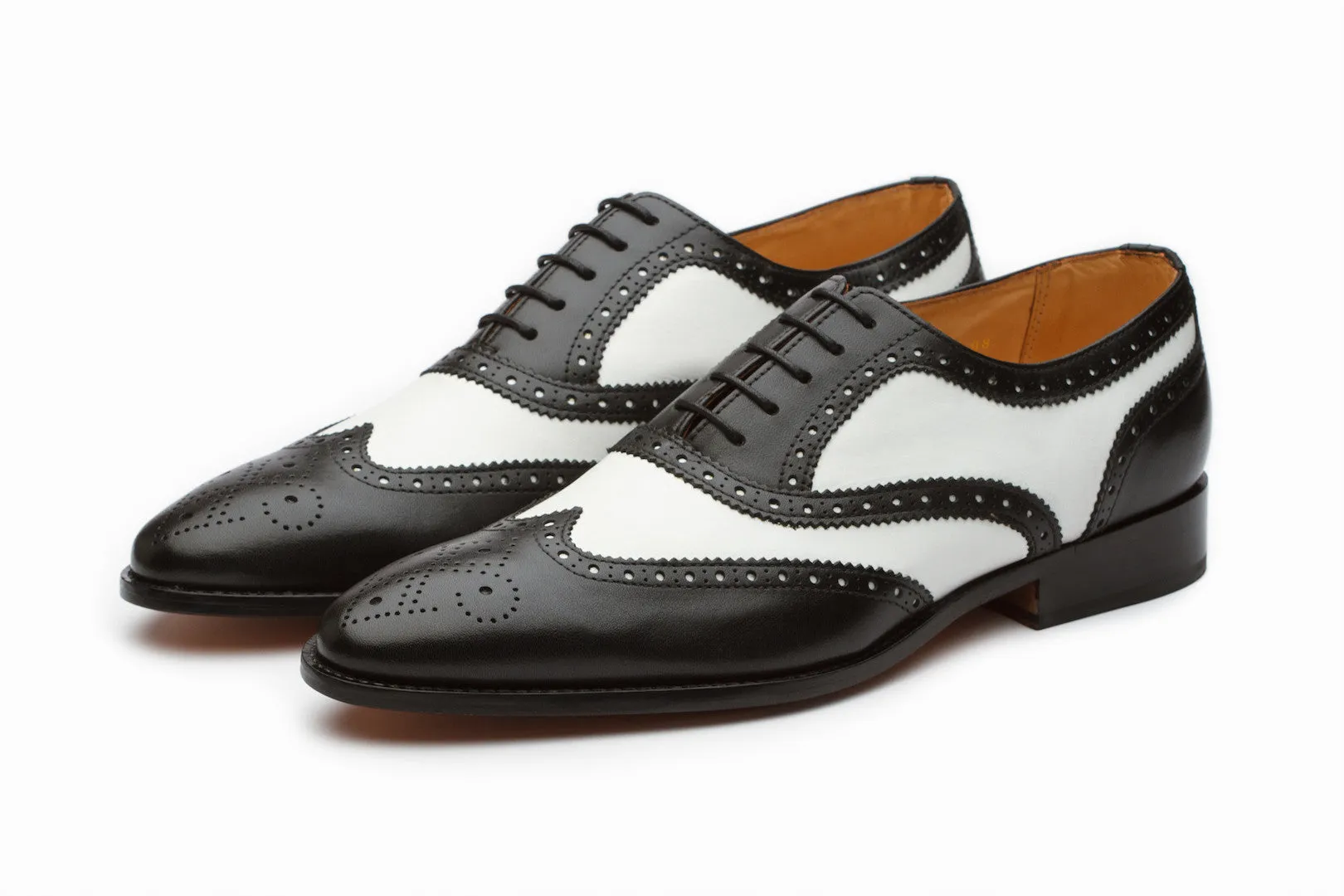 Spectator Wingtip Oxford - Black/White