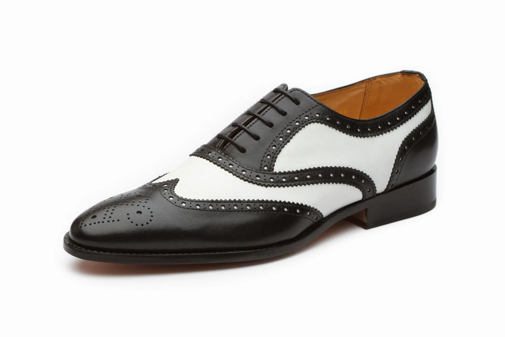 Spectator Wingtip Oxford - Black/White