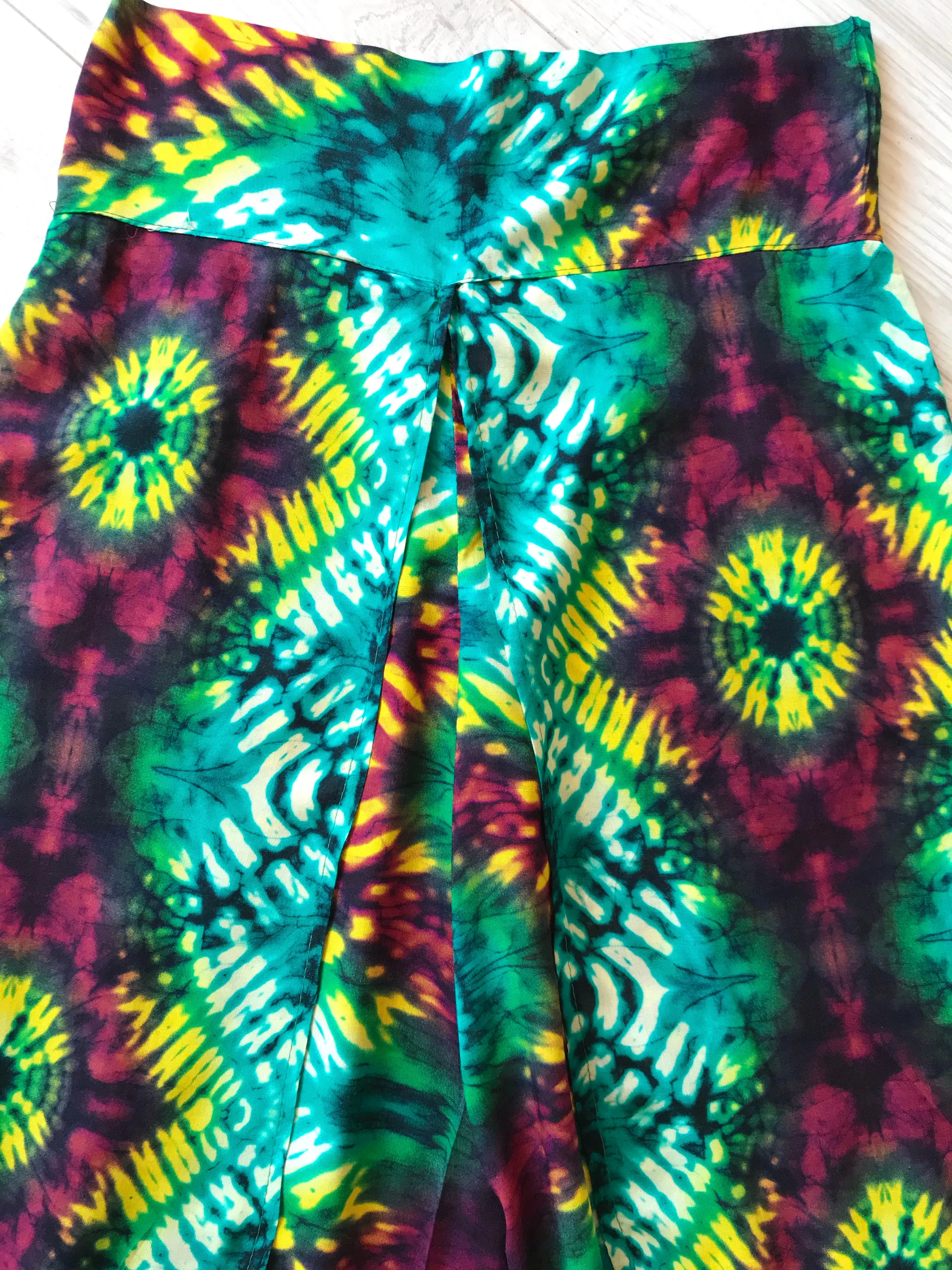 WONDERFUL TIE DYE FISHERMAN STYLE PANTS SIZE SMALL / MED - PETITE